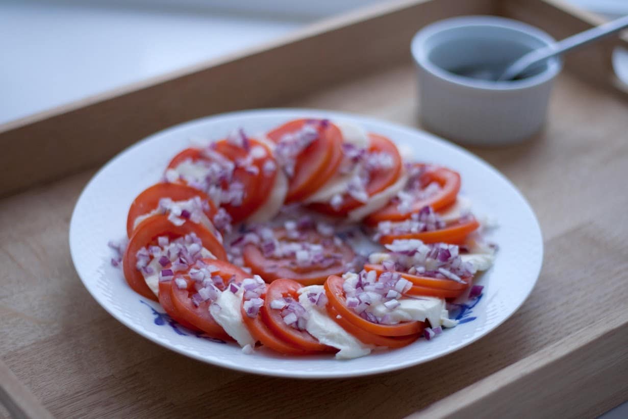 Tomatsalat Med Mozzarella Og R Dl G Nem Og L Kker Salat