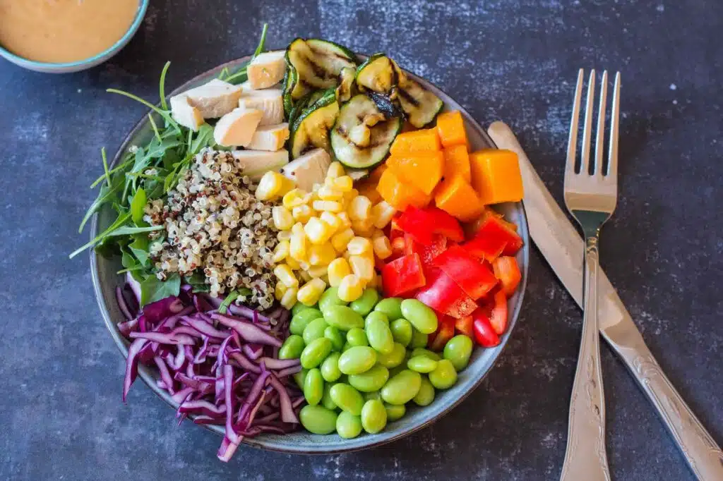 Buddha Bowl med butternut squash og peanutdressing