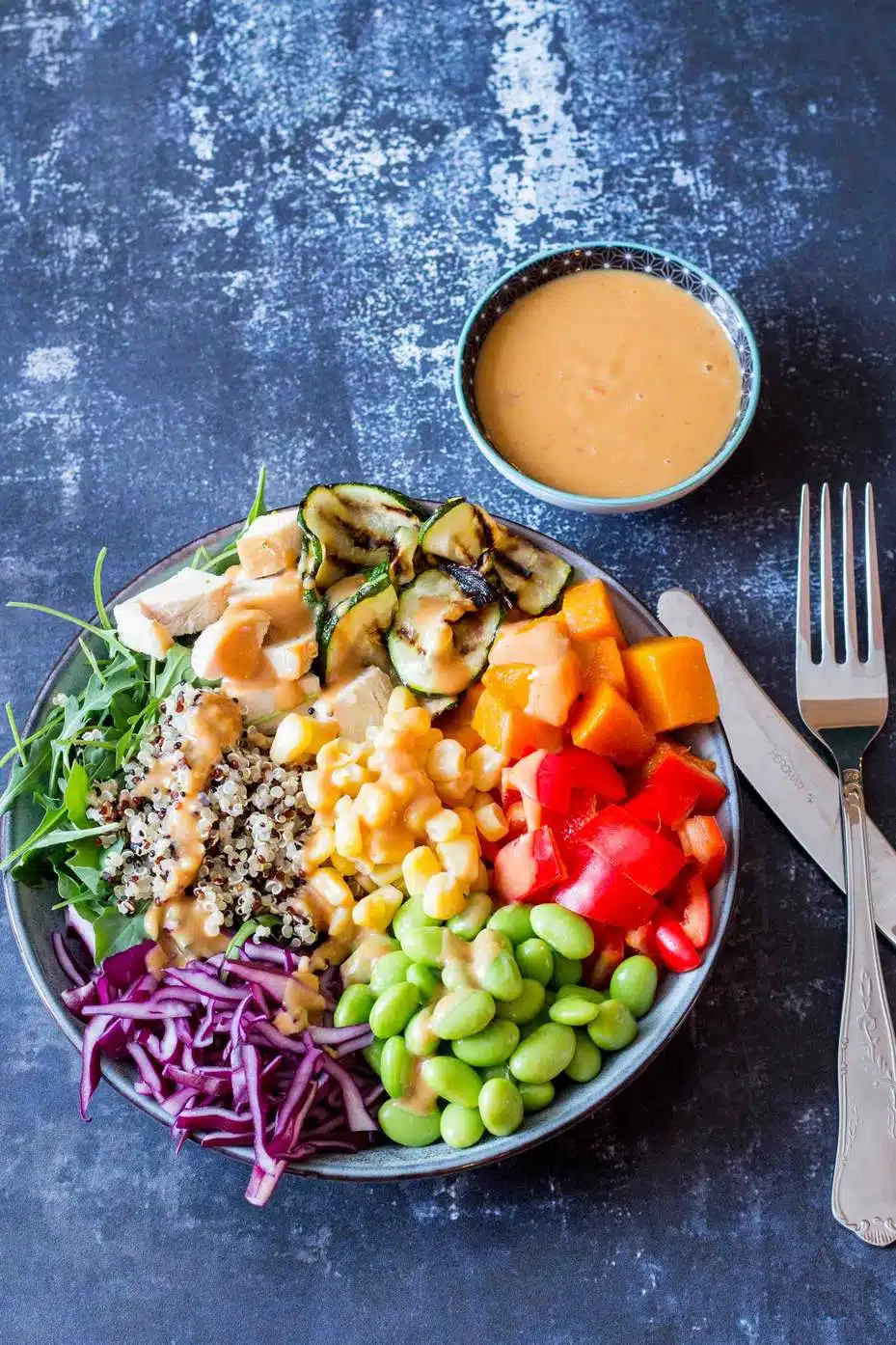 Buddha Bowl med butternut squash og peanutdressing