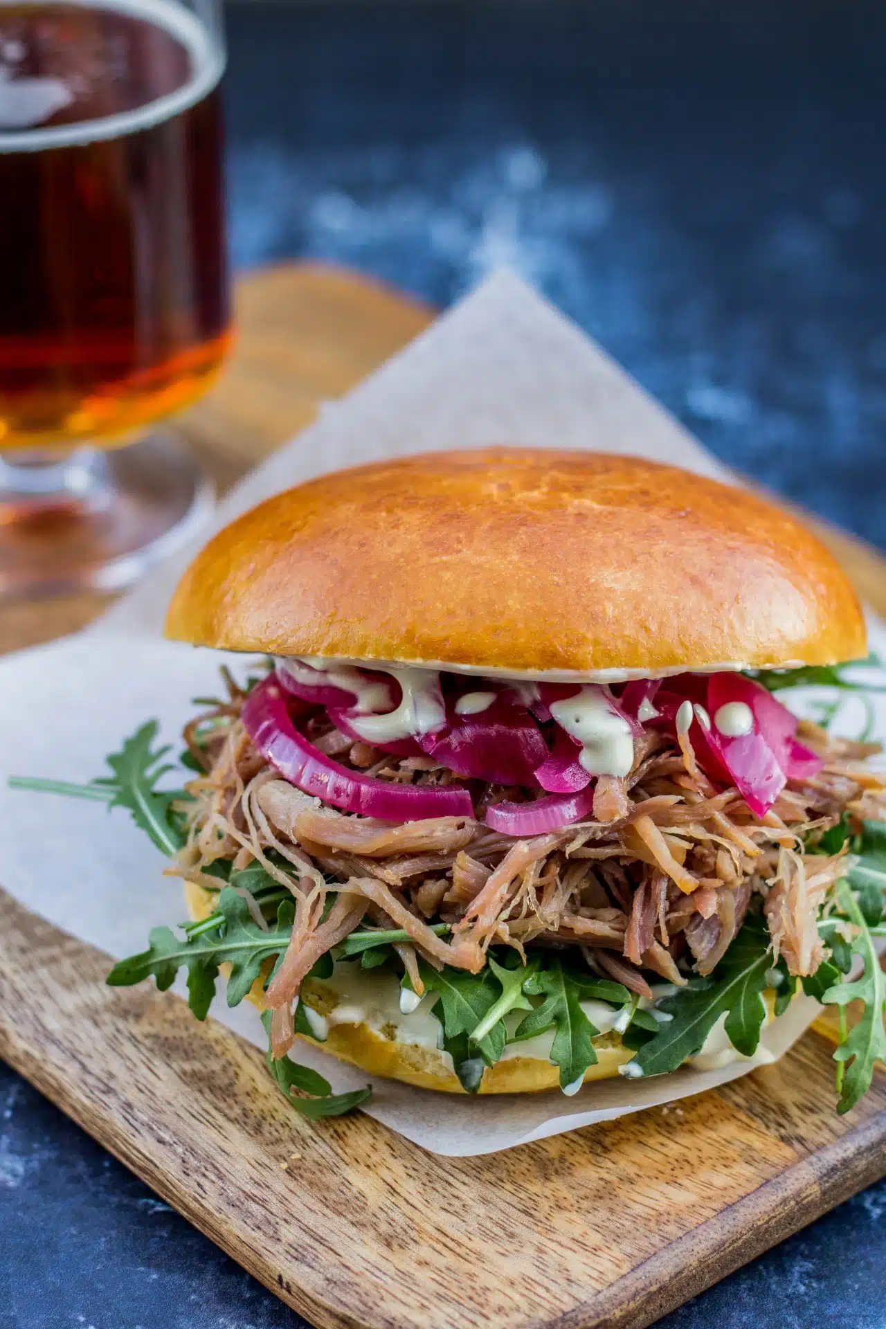 Pulled duck burger burger med confiteret and