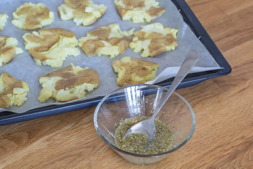 Knuste kartofler med hvidløg rosmaring og parmesan