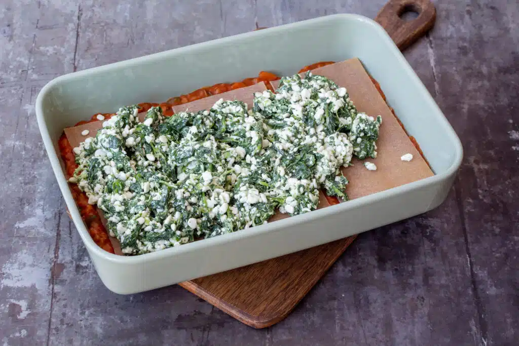 Vegetarlasagne med røde linser og grøntsager