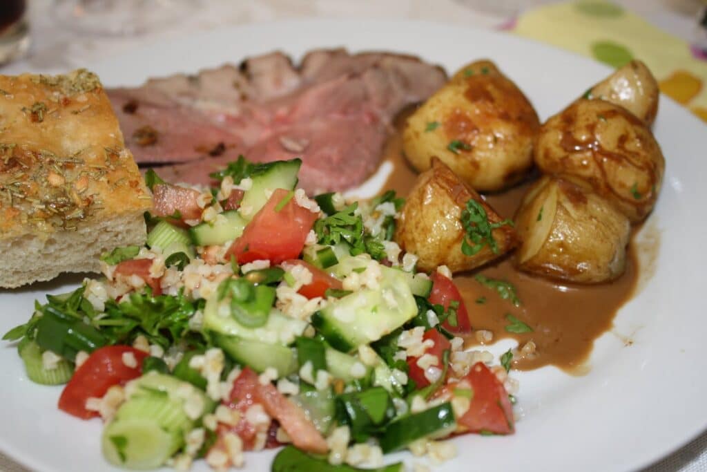 Frem brud kommando Lammekølle med kartofler, foccacia og tabouleh-salat